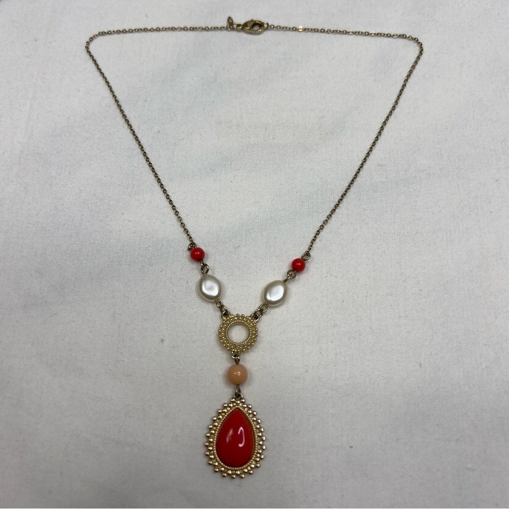 AVON Coral Cabochon Pearl Bead Drop Necklace – Gold Tone Vintage Style